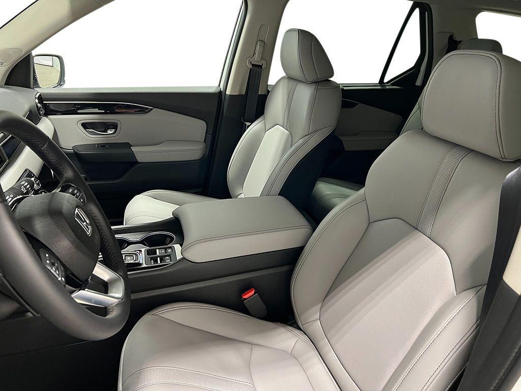 new 2025 Honda Pilot car, priced at $50,550