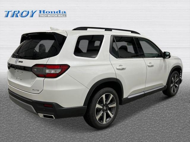 new 2025 Honda Pilot car, priced at $54,715