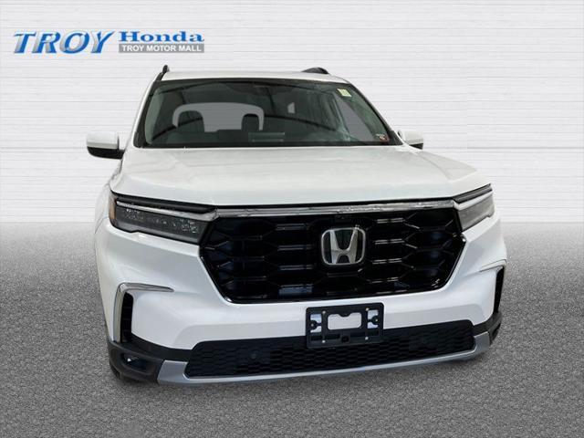 new 2025 Honda Pilot car, priced at $54,715