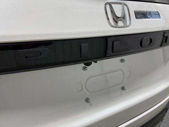 new 2025 Honda Pilot car, priced at $55,715