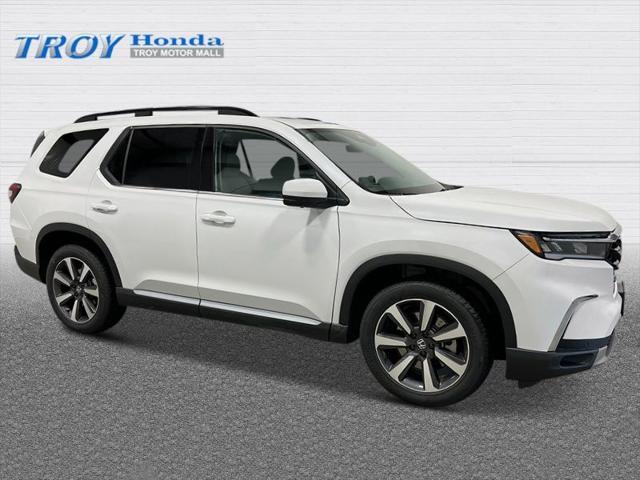 new 2025 Honda Pilot car, priced at $54,715