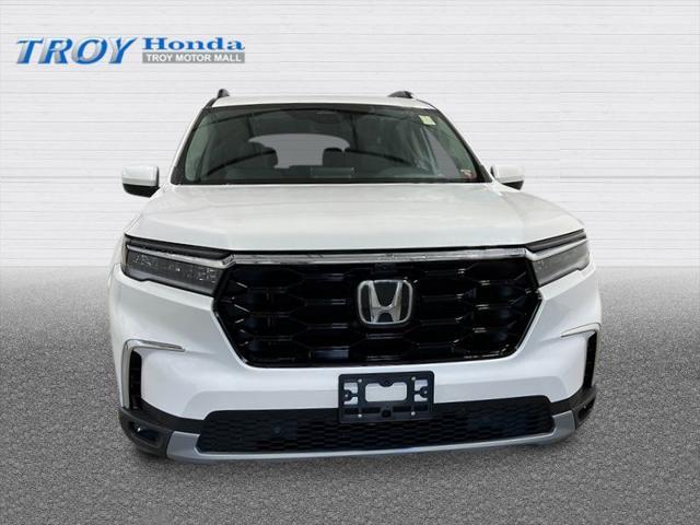 new 2025 Honda Pilot car, priced at $54,235