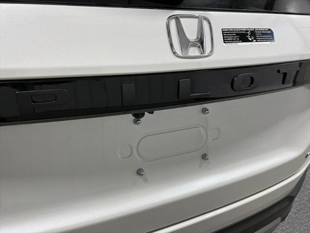 new 2025 Honda Pilot car, priced at $54,235