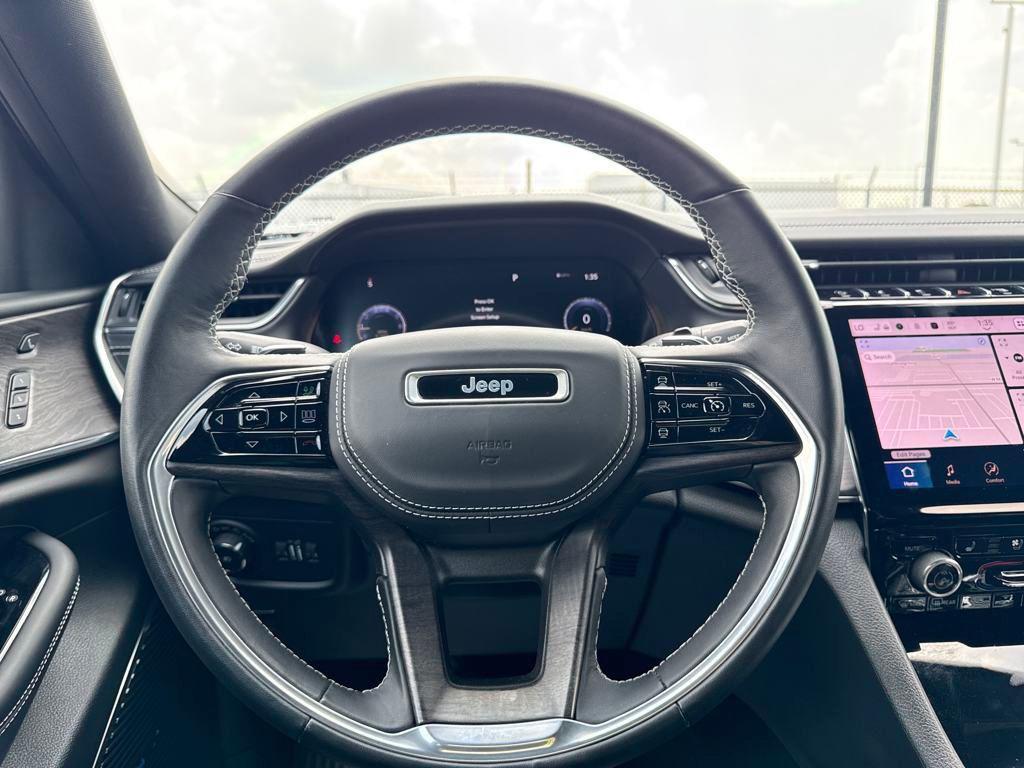 used 2022 Jeep Grand Cherokee car, priced at $39,590