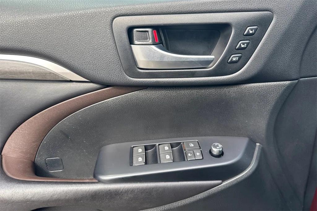 used 2017 Toyota Highlander car, priced at $24,491