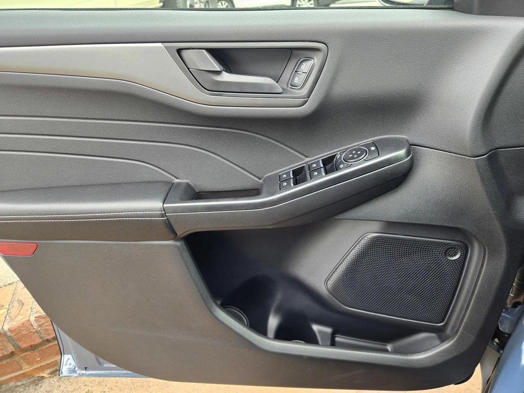 new 2025 Ford Escape car, priced at $30,683