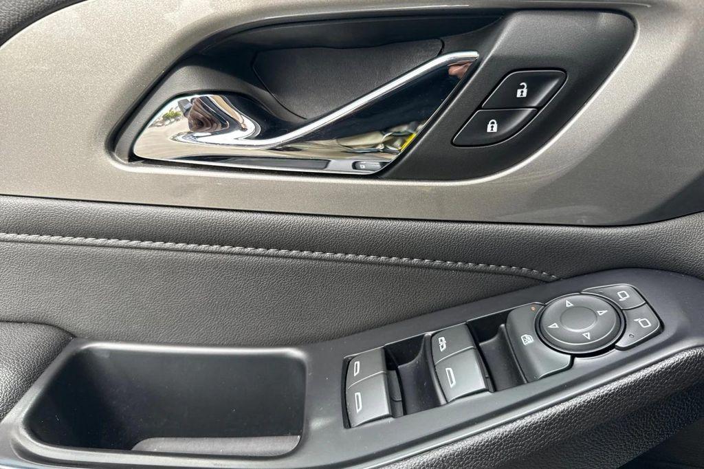 used 2023 Chevrolet Traverse car, priced at $27,492