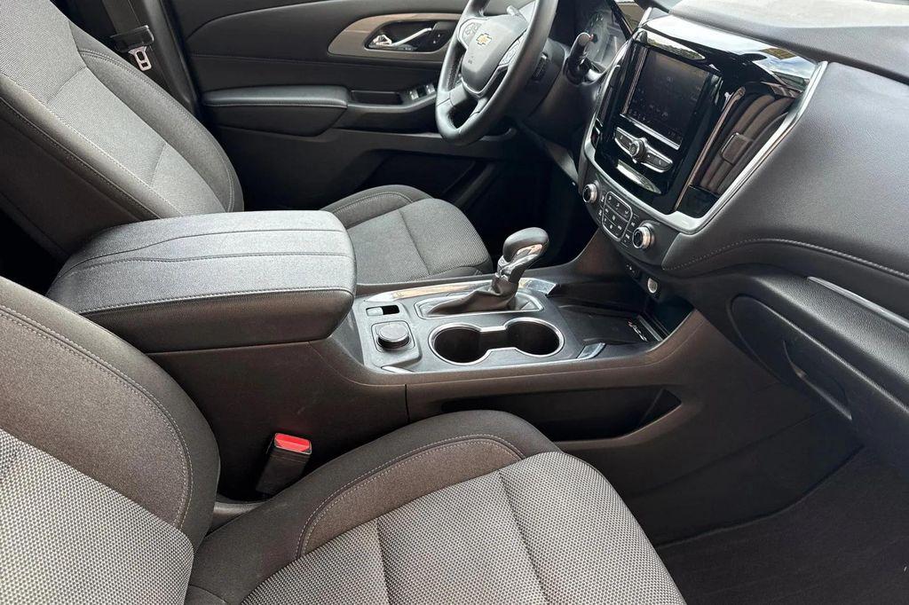 used 2023 Chevrolet Traverse car, priced at $27,492