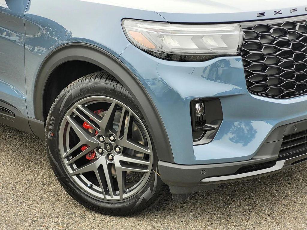 new 2025 Ford Explorer car, priced at $60,928