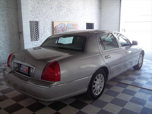 used 2006 Lincoln Town Car car, priced at $6,995