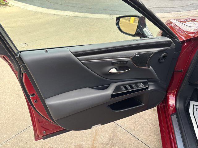 used 2025 Lexus ES 350 car, priced at $55,567