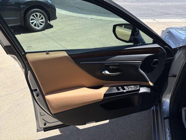 new 2025 Lexus ES 350 car, priced at $46,925