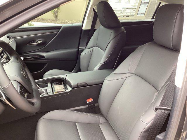 new 2025 Lexus ES 300h car, priced at $53,124