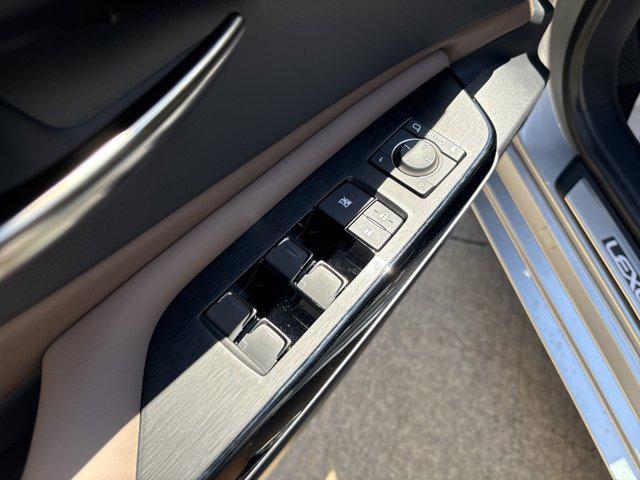new 2025 Lexus ES 350 car, priced at $46,925
