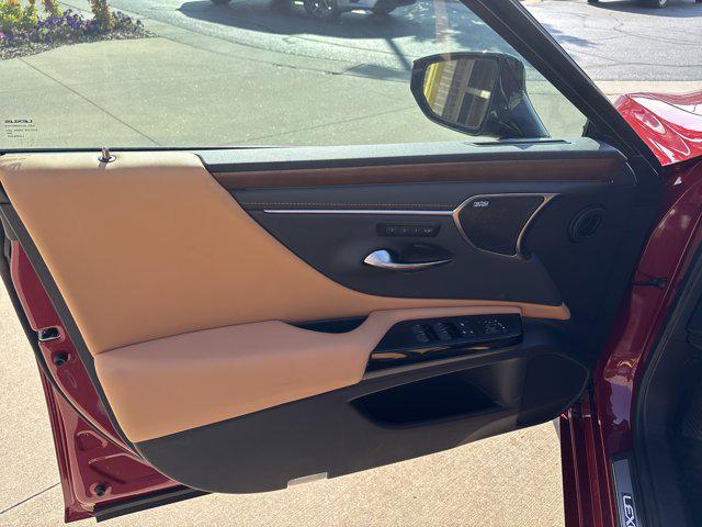 new 2025 Lexus ES 350 car, priced at $53,225