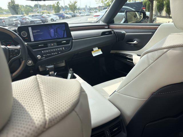 new 2025 Lexus ES 350 car, priced at $53,310