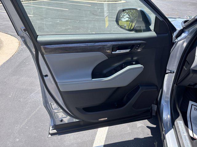 used 2023 Toyota Highlander Hybrid car, priced at $48,436