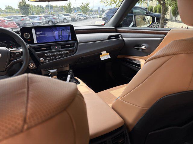 new 2025 Lexus ES 300h car, priced at $49,985