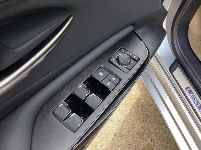 new 2025 Lexus ES 300h car, priced at $53,155
