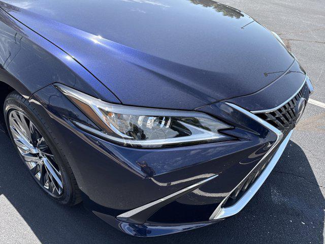 new 2025 Lexus ES 300h car, priced at $51,179