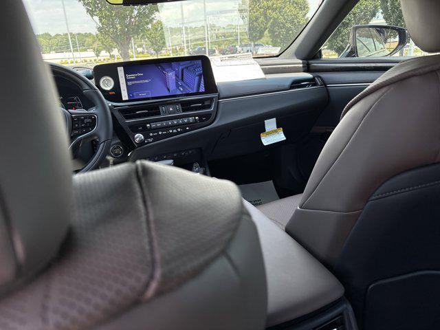 new 2025 Lexus ES 300h car, priced at $51,179