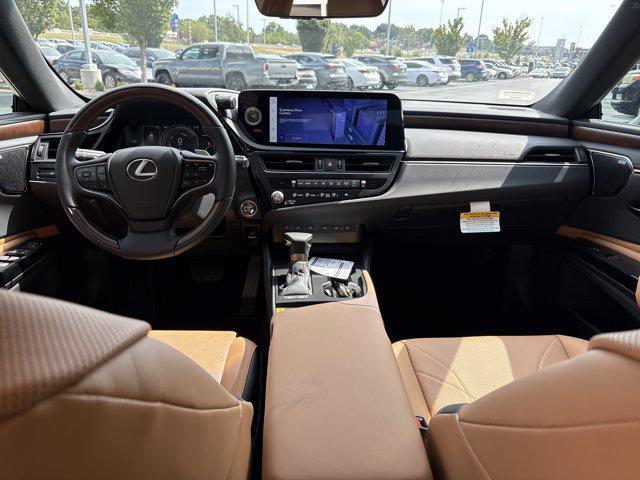 new 2025 Lexus ES 300h car, priced at $54,425
