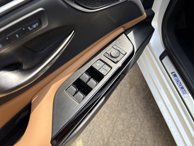 new 2025 Lexus ES 300h car, priced at $54,425