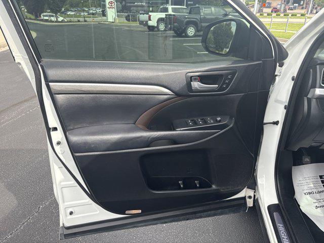 used 2017 Toyota Highlander car, priced at $17,421