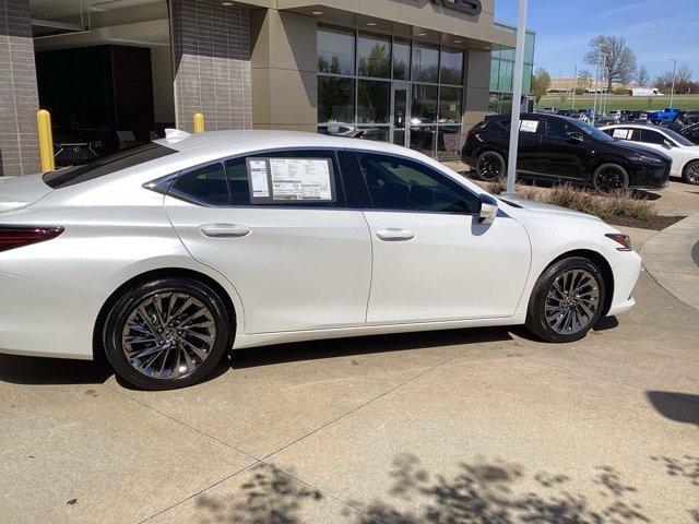 new 2024 Lexus ES 300h car, priced at $56,005