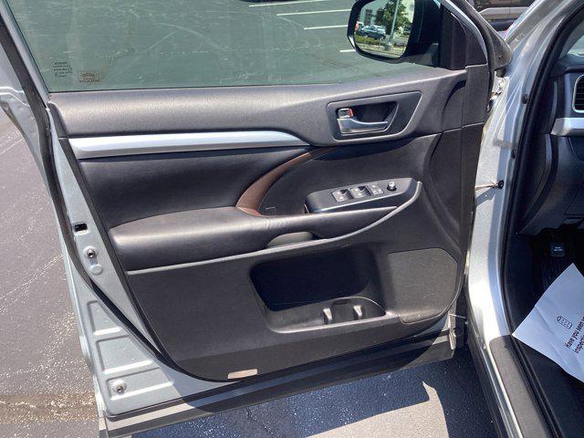 used 2019 Toyota Highlander Hybrid car, priced at $29,170
