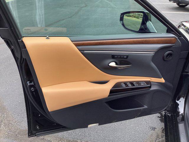 new 2025 Lexus ES 300h car, priced at $47,524