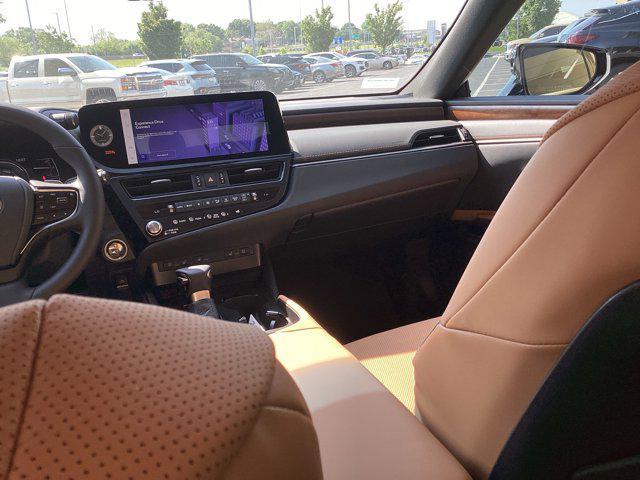 new 2025 Lexus ES 300h car, priced at $53,284