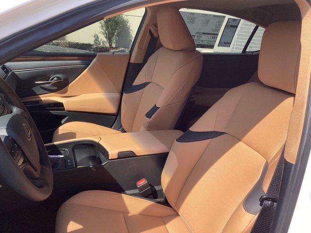 new 2025 Lexus ES 300h car, priced at $53,284