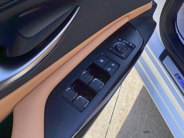 new 2025 Lexus ES 300h car, priced at $53,284