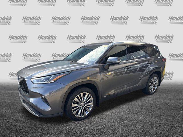 used 2020 Toyota Highlander Hybrid car, priced at $32,999