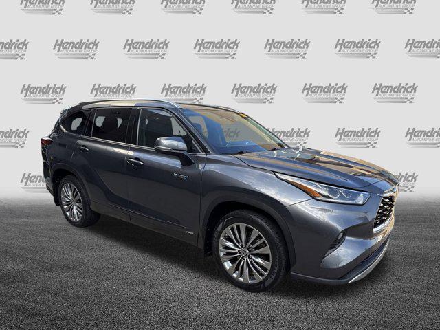 used 2020 Toyota Highlander Hybrid car, priced at $32,999