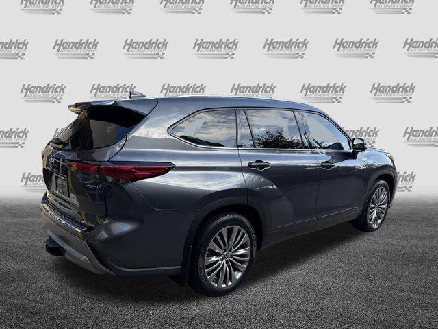 used 2020 Toyota Highlander Hybrid car, priced at $32,999
