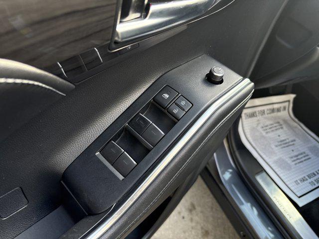 used 2020 Toyota Highlander Hybrid car, priced at $32,999