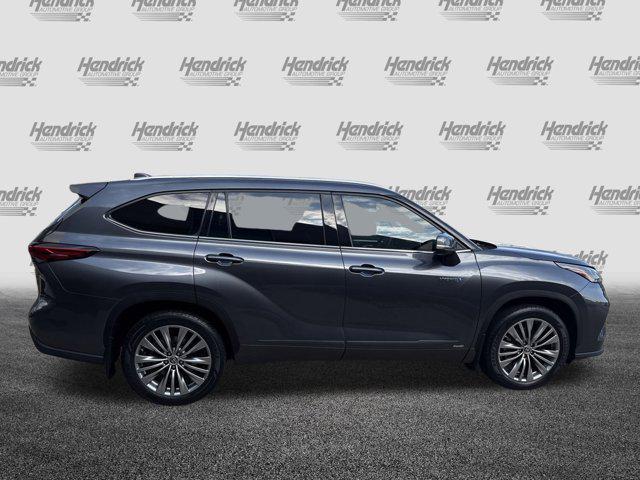 used 2020 Toyota Highlander Hybrid car, priced at $32,999