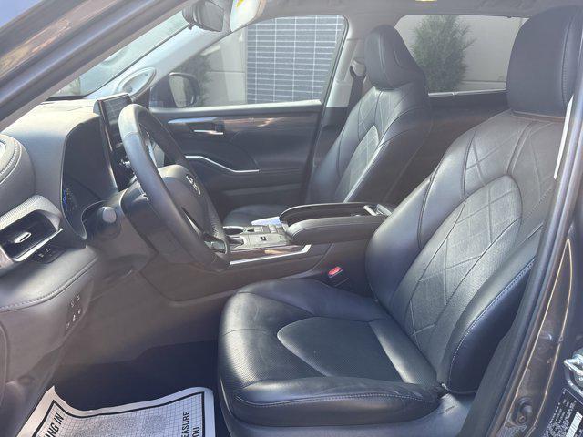 used 2020 Toyota Highlander Hybrid car, priced at $32,999