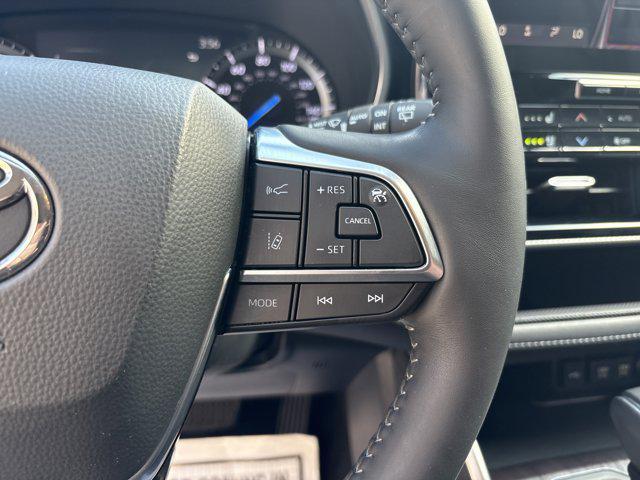 used 2020 Toyota Highlander Hybrid car, priced at $32,999