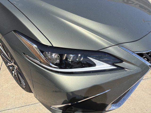 new 2025 Lexus ES 350 car, priced at $46,425