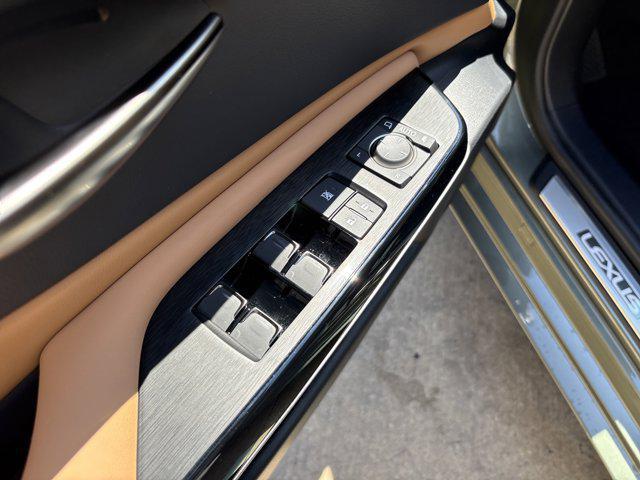 new 2025 Lexus ES 350 car, priced at $46,425