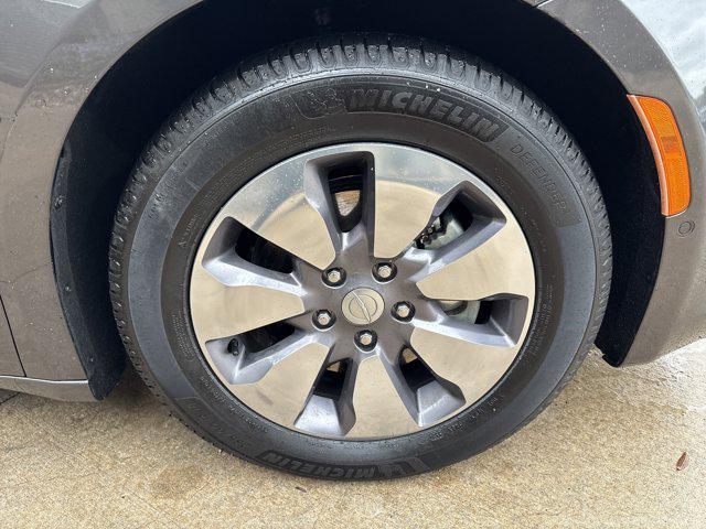 used 2018 Chrysler Pacifica Hybrid car, priced at $18,927