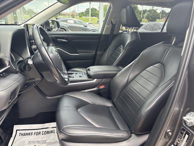 used 2022 Toyota Highlander Hybrid car, priced at $34,114