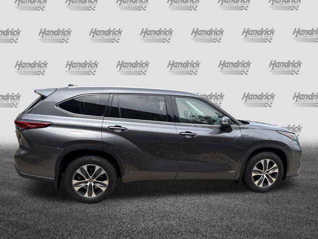 used 2022 Toyota Highlander Hybrid car, priced at $34,114