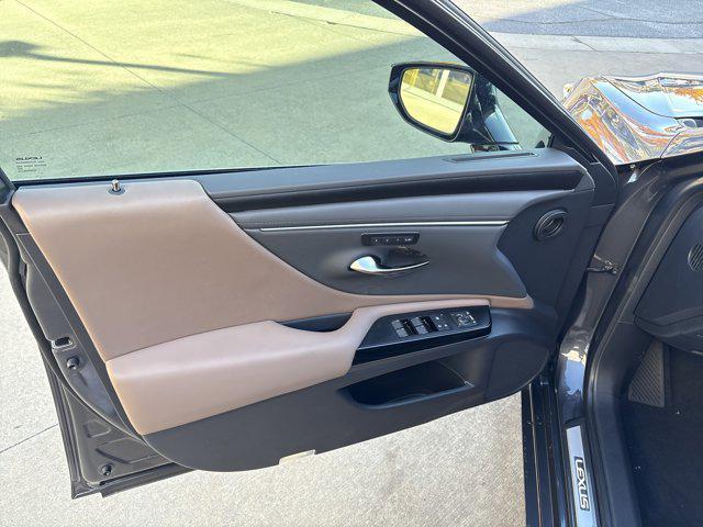 new 2025 Lexus ES 350 car, priced at $47,100