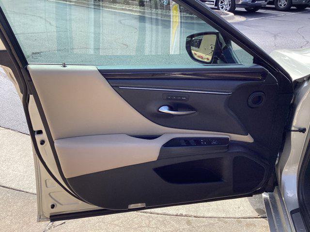 used 2019 Lexus ES 350 car, priced at $26,144