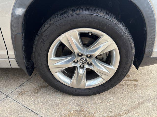 used 2019 Toyota Highlander Hybrid car, priced at $27,783