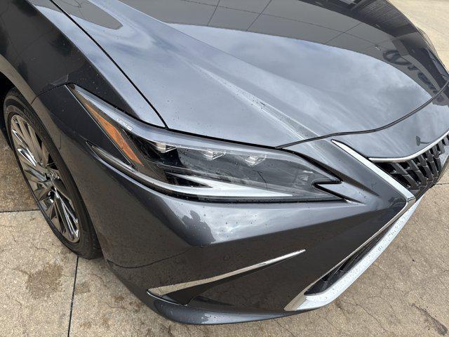 new 2025 Lexus ES 300h car, priced at $54,549